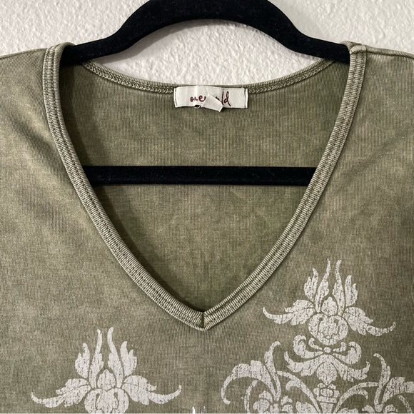 One World Fitted Shirt Women’s Large Green Washed Faded Y2K Grunge 2000s V Neck - Picture 4 of 13